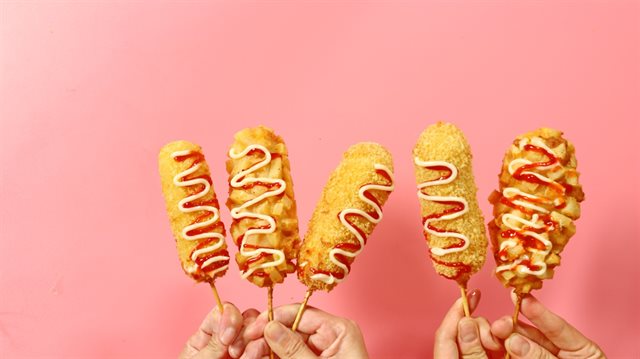 Bột làm bánh hotdog phô mai Hàn Quốc là bột gì?